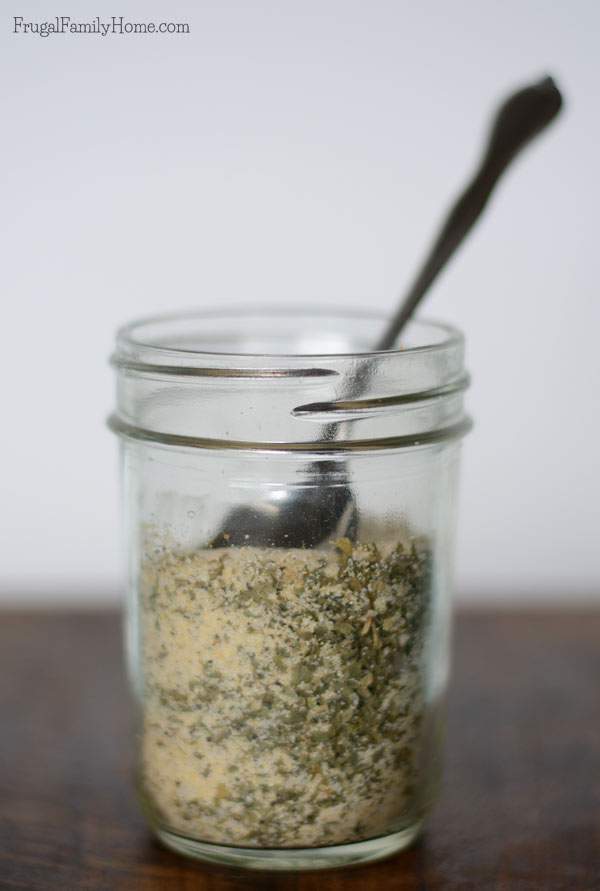 Make your own garlic and herb seasoning mix | Frugal Family Home