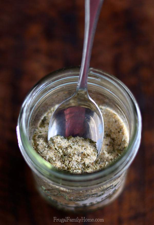 Easy to make seasoning mix that works great on veggies and meats | Frugal Family Home