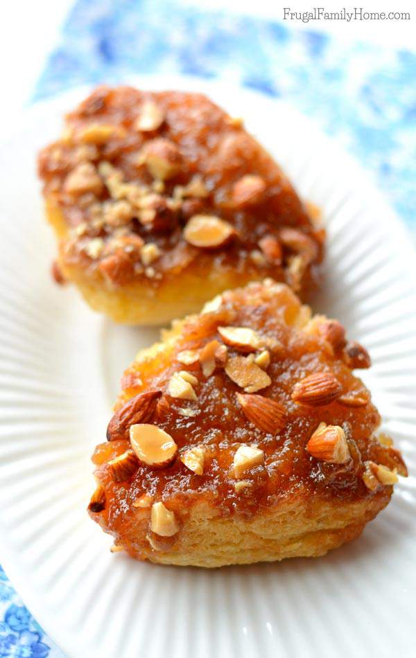 Caramel-Sticky-Buns-Recipe-Vert