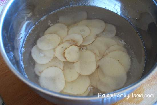 Soaking-Potato-Slices