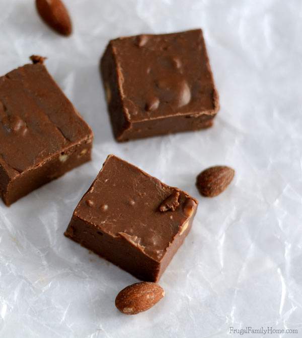 A yummy homemade recipe for chocolate fudge. 