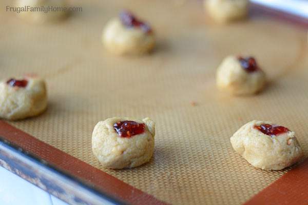 Peanut Butter and Jelly Cookies, these easy and simple peanut butter and jelly cookies make a great dessert or gift. The would make a great addition to a Christmas cookie plate. They are soft baked and a little chewy, just perfect for a peanut butter cookie. When I make these they disappear quickly.