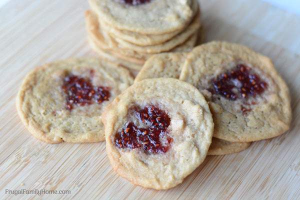 Peanut Butter and Jelly Cookies, these easy and simple peanut butter and jelly cookies make a great dessert or gift. The would make a great addition to a Christmas cookie plate. They are soft baked and a little chewy, just perfect for a peanut butter cookie. When I make these they disappear quickly.