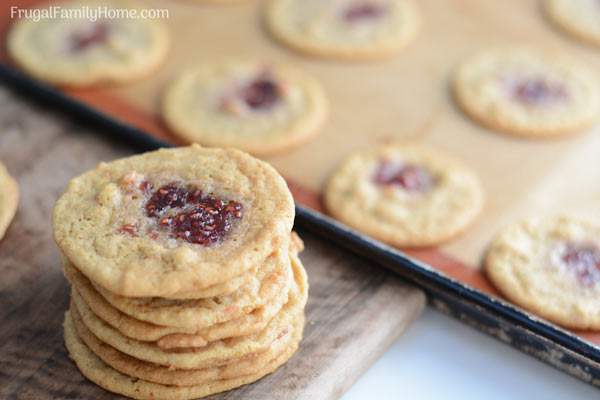 Peanut Butter and Jelly Cookies, these easy and simple peanut butter and jelly cookies make a great dessert or gift. The would make a great addition to a Christmas cookie plate. They are soft baked and a little chewy, just perfect for a peanut butter cookie. When I make these they disappear quickly.