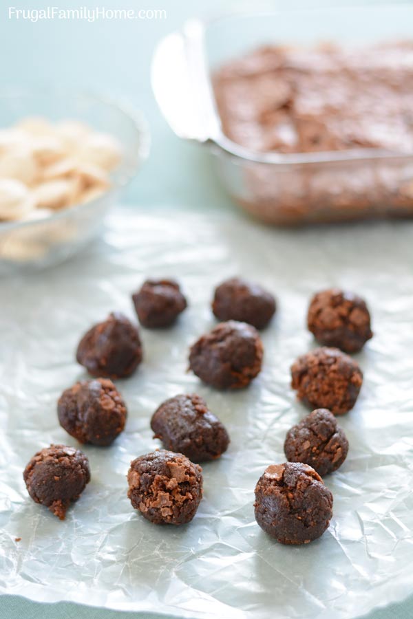 The mint brownie truffles ready to dip