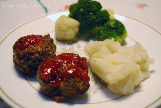 Easy to make, quick to bake muffin tin meatloaves.