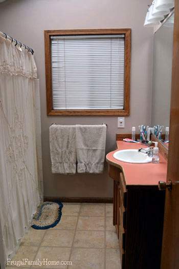 Here's how the bathroom looked after the quick cleaning