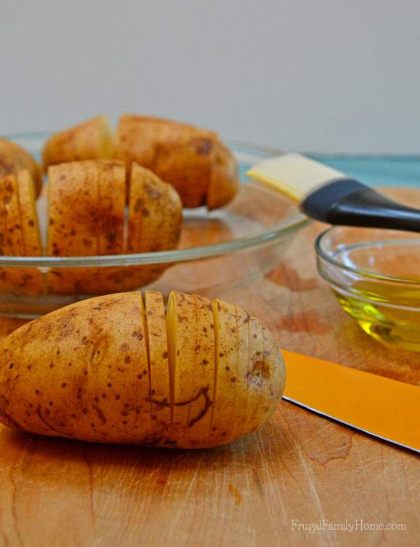 How to prepare hasselback potatoes in the microwave, Frugal Family Home