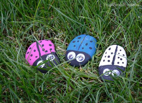 Cute little ladybug rocks for the kids to create | Frugal Family Home