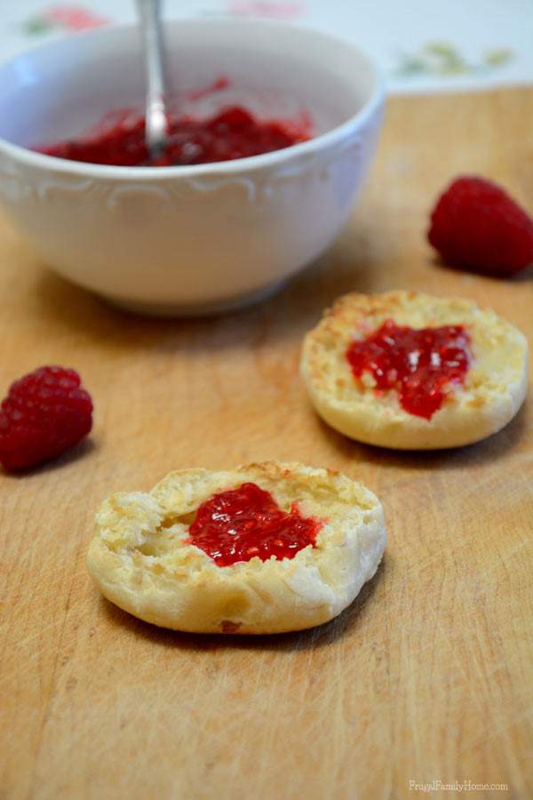 https://frugalfamilyhome.com/wp-content/uploads/2014/07/Raspberry-Freezer-Jam.jpg