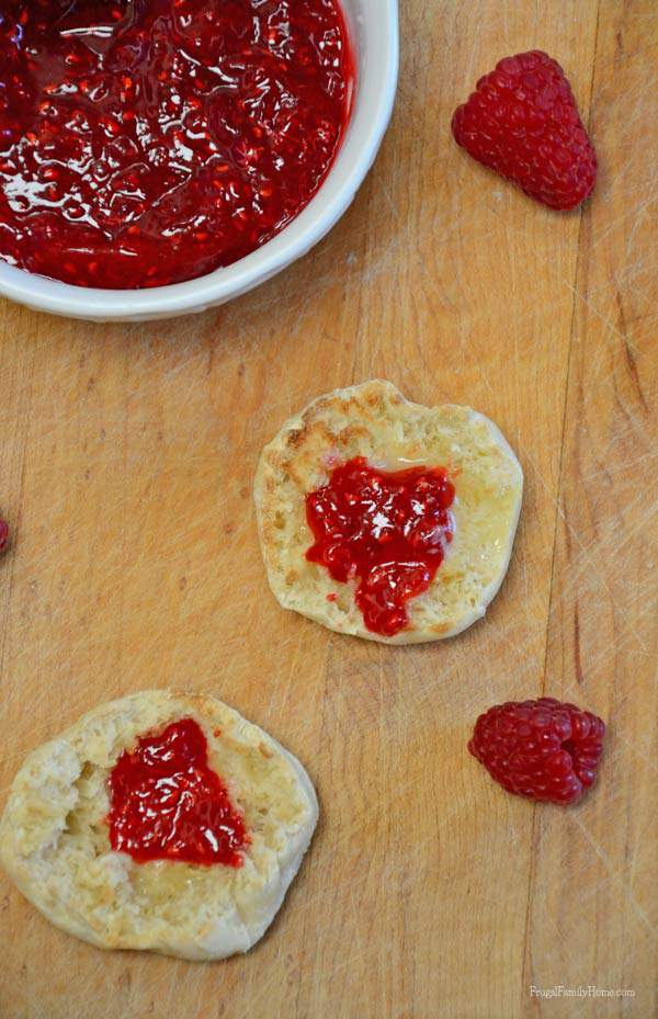 Easy to make freezer jam with raspberries | Frugal Family Home