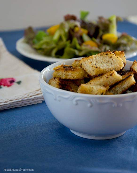 Easy to make salad croutons | Frugal Family Home