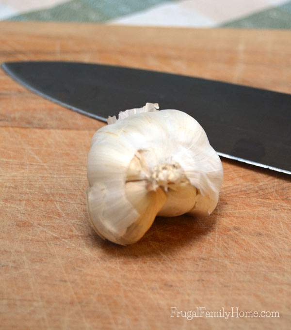 How to Quickly Peel a Head of Garlic | Frugal Family Home