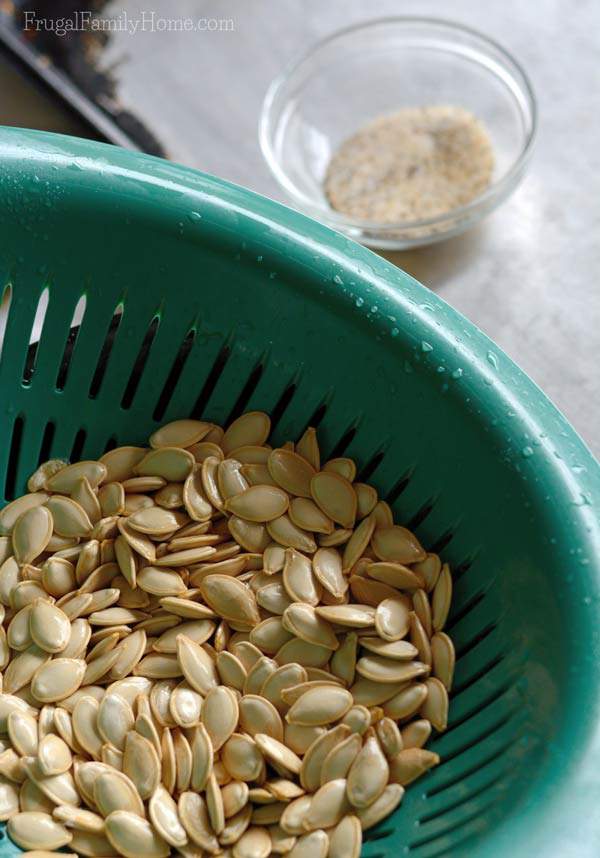 Roast your own pumpkin seeds | Frugal Family Home