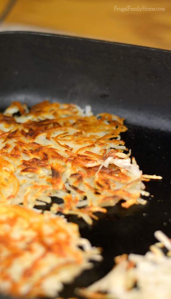 This recipe is super easy for homemade hash browns. You only need potatoes, oil and season to make them. 