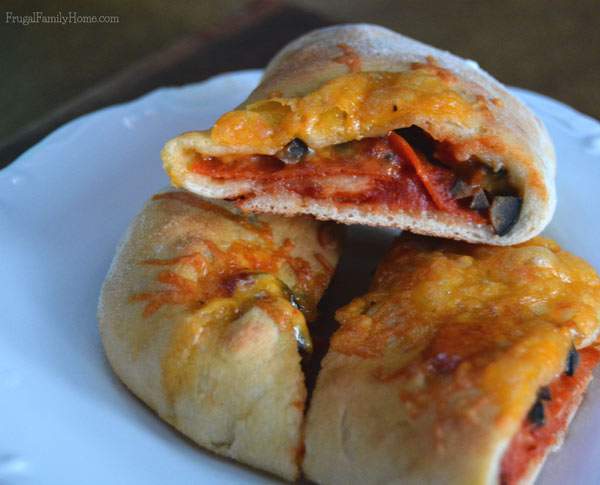 Yummy mini stromboli for the freezer. These are yummy little pockets that the kids will love. 