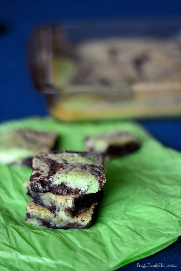 A yummy mix of chocolate and mint, in this fudge mint brownies recipe. 