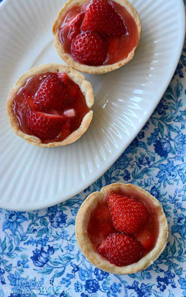 If you love summer desserts, you need to make this easy strawberry pie recipe. I made this strawberry pie recipe in the mini version so they are easy to eat, no fork needed. You might even be surprise to find that this easy recipe is dairy free too.