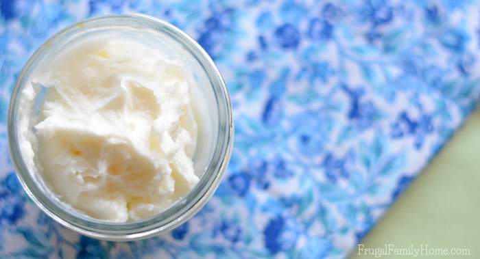 Here’s a great DIY recipe to combat that dry summer skin. This whipped body butter recipe is so easy to make. It only takes 2 ingredients, well three if you add scent and about 10 minutes to make. You don’t have to melt and then refrigerate this recipe for whipped body butter. It makes a great gift to give too. 