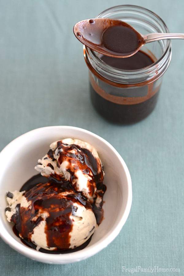 Summer and ice cream seem to go hand in hand. An ice cream sundae is one of my favorite summer desserts. My all time favorite sundae topping is hot fudge sauce. Did you know you can make your own hot fudge sauce for ice cream at home. It’s easy to do with this hot fudge sauce recipe. Just a few ingredients and about 5 minutes and you can be in hot fudge heaven.
