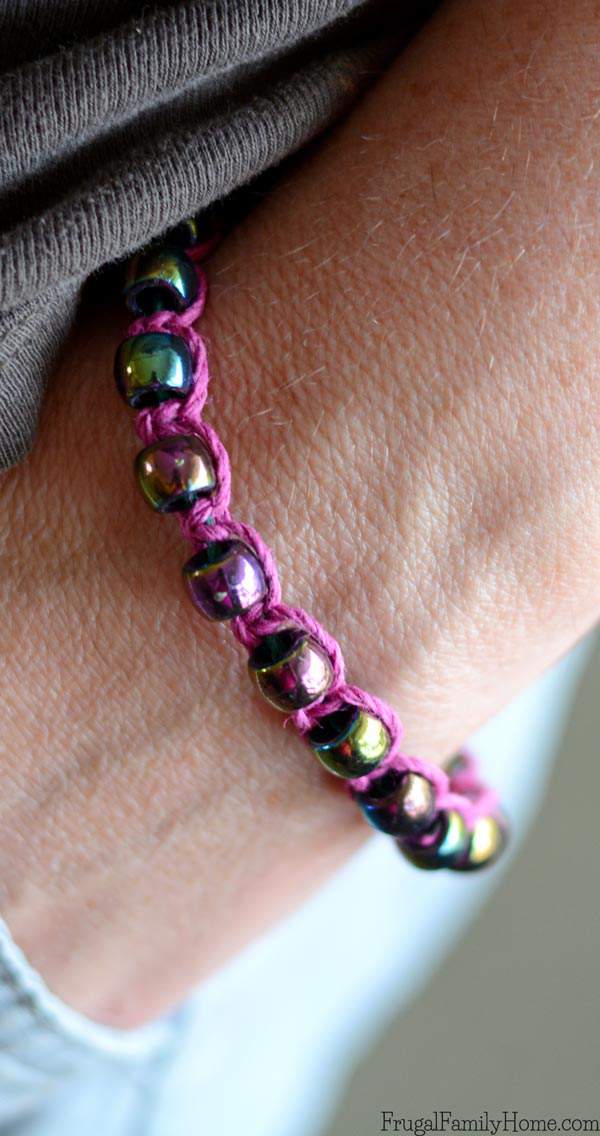 Doing DIY project with the kids is something that is really fun. My daughter loves to create things and if you kids love creating too, this is a fun summer project or these can make great christmas gifts.  This diy square knot hemp bracelet is easy to make. With these step by step instructions and video you’re sure to succeed even if you’ve never made jewelry in the past.