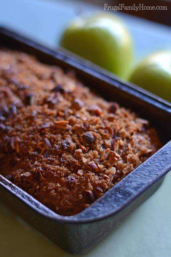 Looking for an easy apple recipe? This yummy apple cinnamon bread recipe is a one bowl recipe that is so quick to make. It smell delicious when it baking and tastes even better. This apple bread recipe turns out moist and so very yummy. It’s a perfect fall recipe to make.