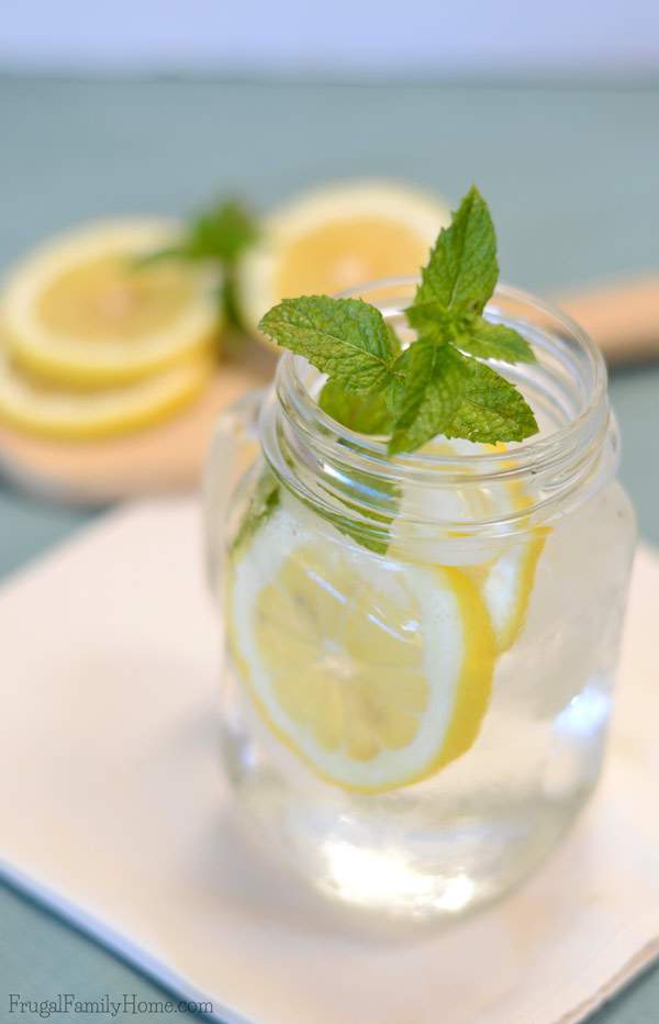This summer drink recipe has fast become one of my favorites and I think it will become one of your favorites too. This lemon mint water recipe is super simple to make but oh so refreshing. Just two, well three ingredients if you count the water, 30 minutes and you have a refreshing summer drink.