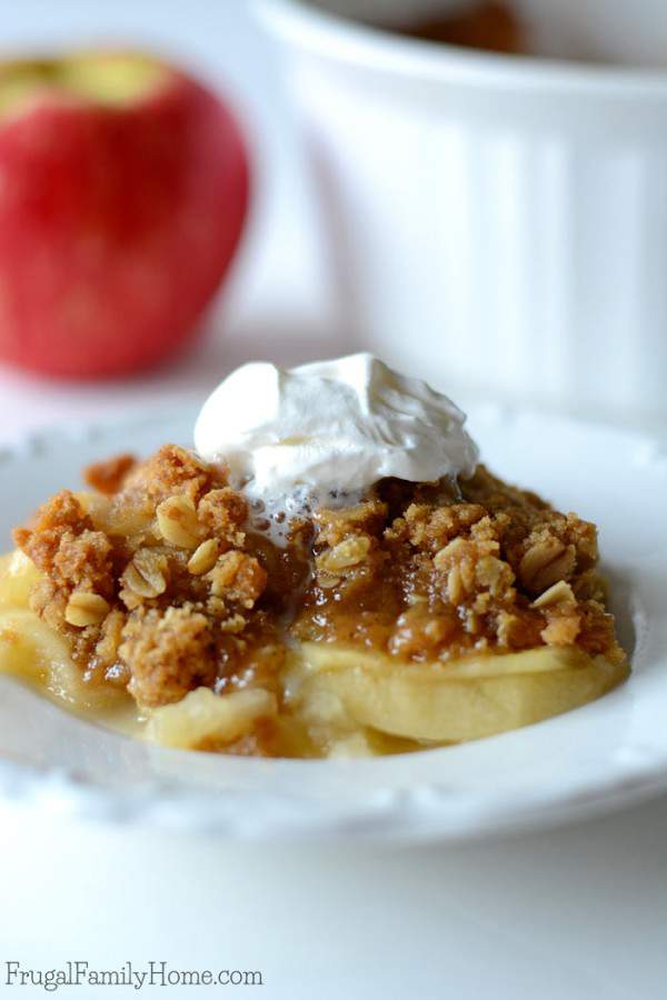 Delicious and Easy Apple Crisp Recipe | Frugal Family Home