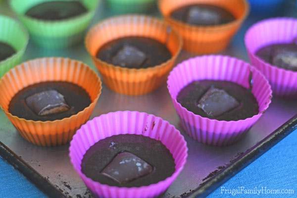 Need a way to use up the leftover Halloween candy? These brownie bites are a perfect way to transform the candy into a delicious hand-held dessert everyone will love. Great for packing in lunches or for taking to a party. Everyone will love these delicious sweet treats. #ReinventSweet #shop