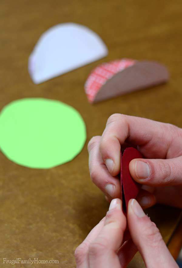 The kids and I had a ball making these paper ball ornaments. I made them when I was in school and now my kids got to make some too. Only three items are needed to make them. It’s a great project to keep the kids busy over Christmas break. 