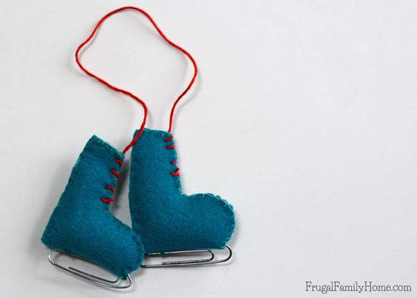 Do you know someone who loves to ice skate? If you do you’ll want to make them a set of these too cute felt ice skate ornaments. We made three sets of these felt ornaments in just about an hour and they turned out so cute.