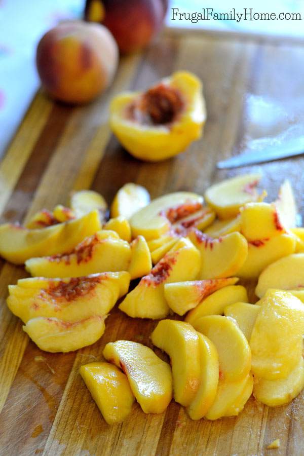 This is a great step by step tutorial for how to make dried peaches. Did you know you can dry peaches in a dehydrator but you can also dehydrate them in an oven? Dried food is great for food storage as it doesn’t take up as much room as canned food. Come see how to easily dry peaches at home. They make a great snack and it’s an easy DIY project to try when you have lots of peaches on hand.