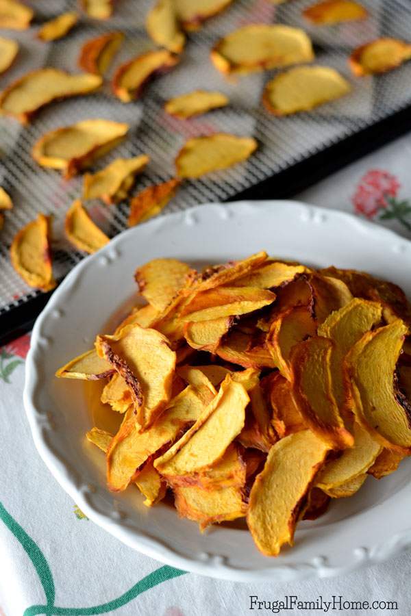 This is a great step by step tutorial for how to make dried peaches. Did you know you can dry peaches in a dehydrator but you can also dehydrate them in an oven? Dried food is great for food storage as it doesn’t take up as much room as canned food. Come see how to easily dry peaches at home. They make a great snack and it’s an easy DIY project to try when you have lots of peaches on hand. 
