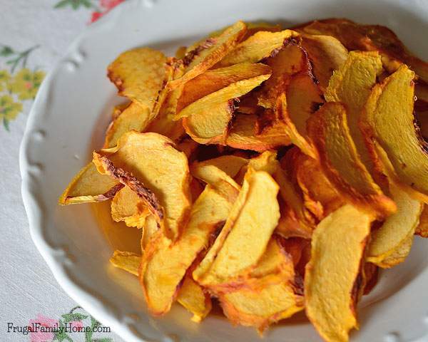 This is a great step by step tutorial for how to make dried peaches. Did you know you can dry peaches in a dehydrator but you can also dehydrate them in an oven? Dried food is great for food storage as it doesn’t take up as much room as canned food. Come see how to easily dry peaches at home. They make a great snack and it’s an easy DIY project to try when you have lots of peaches on hand. 