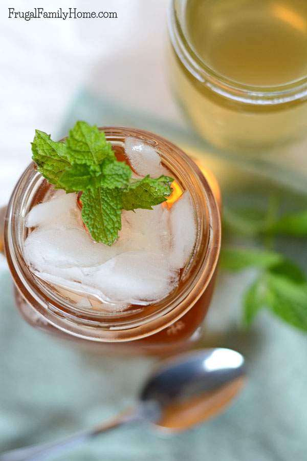 I love this mint simple syrup. It so easy to make and so versatile too. This simple syrup adds a little sweetness and a hint of mint flavor too. It has so many uses, add it to ice tea, mojitos, and it even makes water tastes better. It’s the perfect sweetener for summer drinks. Click through to see how to make this mint simple syrup to use in all kinds of drinks.