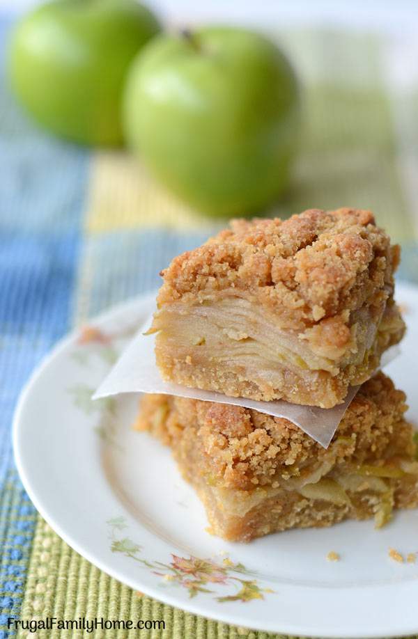 This is an easy apple recipe that is great for fall or anytime of the year. These apple crumble bars have a nice layer of apples that sit on top of a layer of shortbread crust. Then sprinkled on top is a golden crumble topping. I love to make this recipe for dessert but it’s equally good as a breakfast bar too. You need to try this delicious apple recipe.