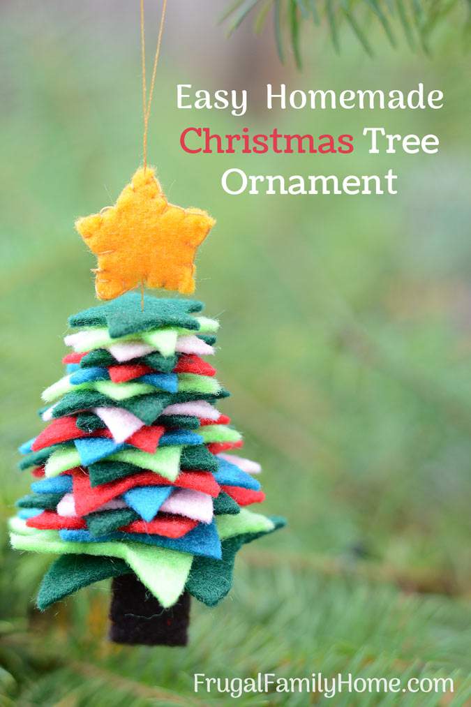 DIY Felt Christmas Ornament, Aren’t these handmade felt Christmas tree ornaments so cute. We made a few and they are easy to make. If you are looking to make a few easy homemade Christmas ornaments you need to grab this pattern.