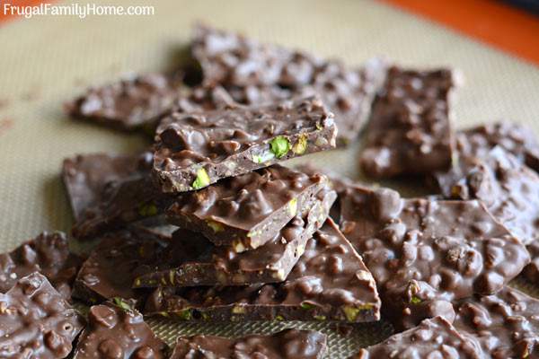 An easy recipe for Pistachio Toffee Bark ~ This candy recipe is super easy but you don’t have to let anyone know that. Impress your friends by making them a batch of this homemade pistachio bark candy for Christmas. It’s easy to make only taking 3 ingredients and about 5 minutes to make. There’s even a step by step video tutorial for this candy recipe.