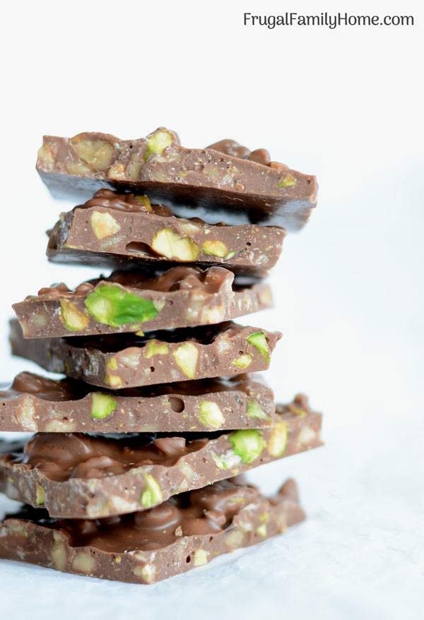 An easy recipe for Pistachio Toffee Bark ~ This candy recipe is super easy but you don’t have to let anyone know that. Impress your friends by making them a batch of this homemade pistachio bark candy for Christmas. It’s easy to make only taking 3 ingredients and about 5 minutes to make. There’s even a step by step video tutorial for this candy recipe.