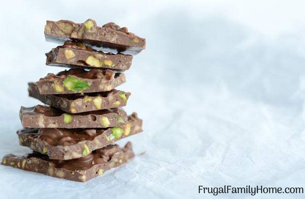 An easy recipe for Pistachio Toffee Bark ~ This candy recipe is super easy but you don’t have to let anyone know that. Impress your friends by making them a batch of this homemade pistachio candy bark for Christmas. It’s easy to make only taking 3 ingredients and about 5 minutes to make. There’s even a step by step video tutorial for this candy recipe.
