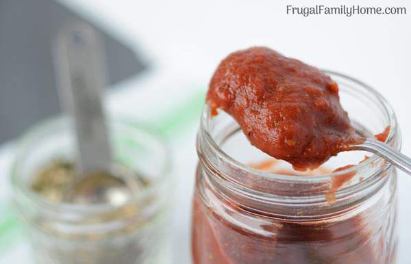 A quick and easy homemade pizza sauce. This pizza sauce recipe doesn’t require cooking and can be made in about 5 minutes. Plus this recipe is gluten-free, dairy-free, and vegan too. So easy and delicious.