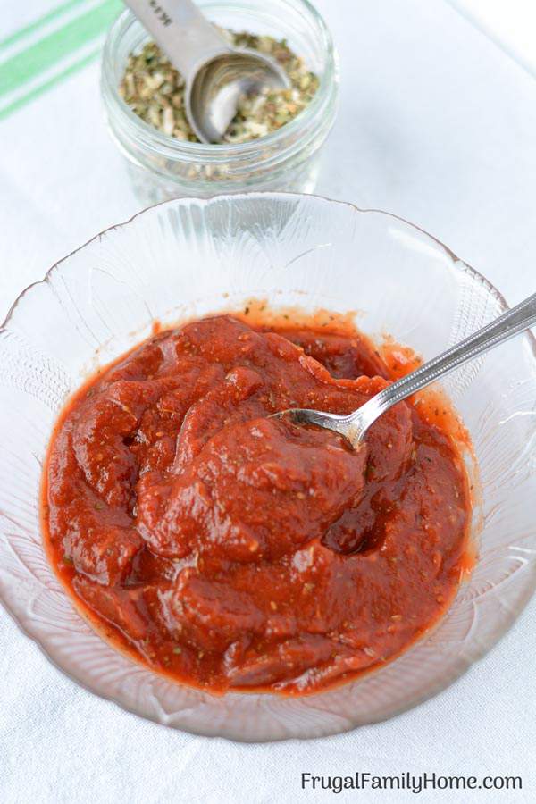 A quick and easy homemade pizza sauce. This pizza sauce recipe doesn’t require cooking and can be made in about 5 minutes. Plus this recipe is gluten-free, dairy-free, and vegan too. So easy and delicious.