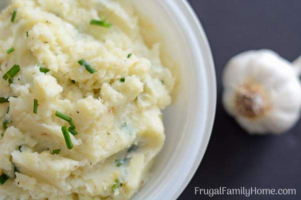 An easy creamy homemade mashed potatoes recipe with garlic and chives. These are so delicious and they can be made ahead and reheated when it’s time to serve.