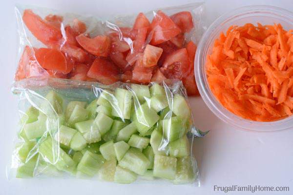 How to prep salad so you can enjoy salad all week long without it becoming soggy. It’s easy to do and only takes a few minutes.