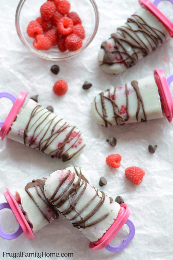 Raspberry Cream Popsicles, these popsicles make a healthy summer dessert for everyone. It’s a super easy recipe with only 3 ingredients needed. You can use coconut milk to make them dairy free too.