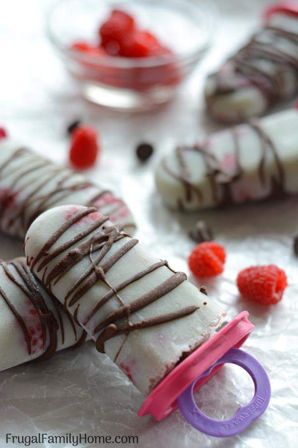 Raspberry Cream Popsicles, these popsicles make a healthy summer dessert for everyone. It’s a super easy recipe with only 3 ingredients needed. You can use coconut milk to make them dairy free too. 