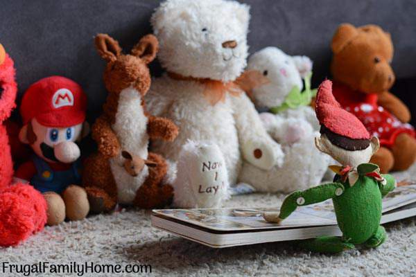 25 easy elf on the shelf ideas for boys and for girls. Some of these elf on the shelf ideas are funny but they are all for kids. Be sure to grab the printable elf pack too with an arrival note and a goodbye note, 25 easy elf on the shelf ideas as well as a note for those nights when you forgot to move the elf.