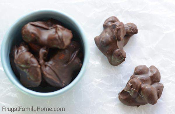 Make these amazingly easy chocolate almond clusters in just minutes. It’s a great dessert for the holidays or to give as gifts. They can be made with milk or dark chocolate. Homemade candy doesn’t get much easier than this.