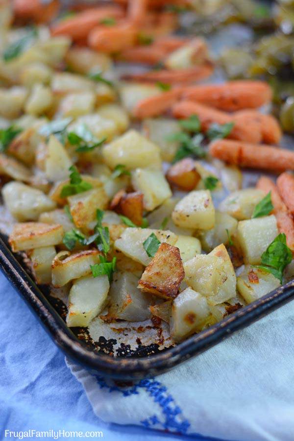 A super easy sausage and vegetable sheet pan dinner. Make your own combination of onions, Brussels sprouts, and potatoes roasted in the oven for a quick dinner. That’s easy to clean up too since it’s made in one pan.