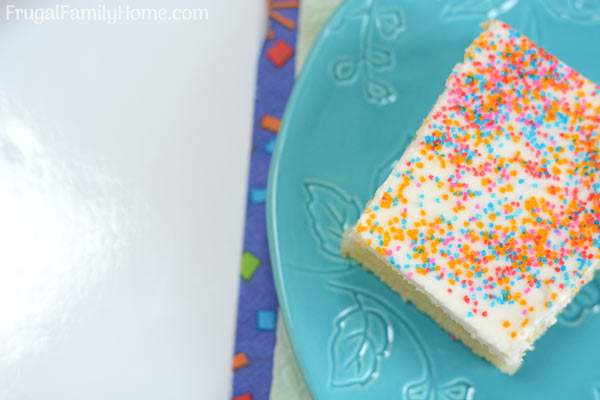 Easy homemade vanilla cake mix from scratch, this is an easy diy vanilla cake mix. It makes the best most moist cake ever. Grab the printable recipe and the printable labels too.